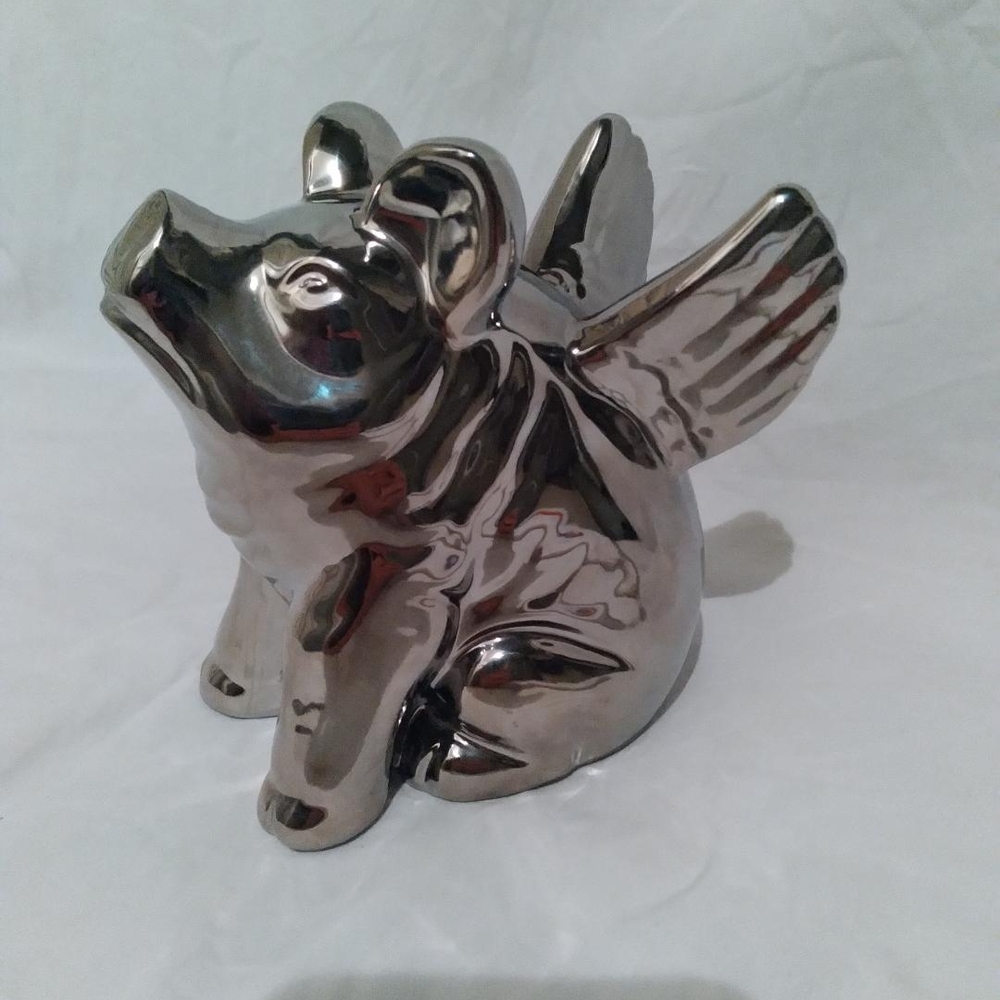 Urban Trends Silver Winged Pig(B1)